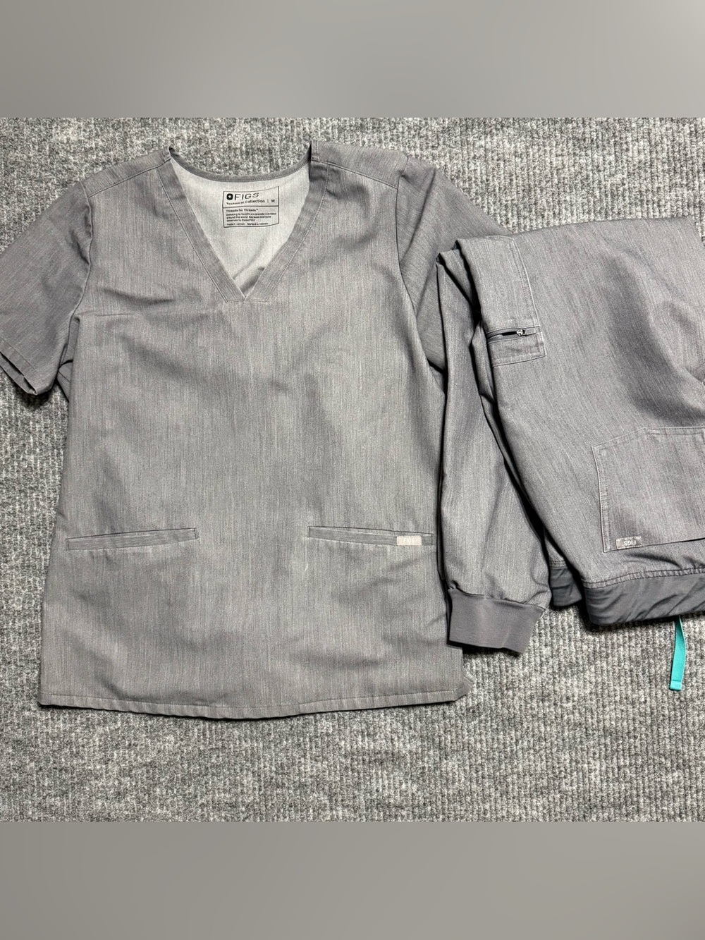 FIGS scrub set Top Caterina M, Bottom Zamora Joggers M Graphite Gray - Women's